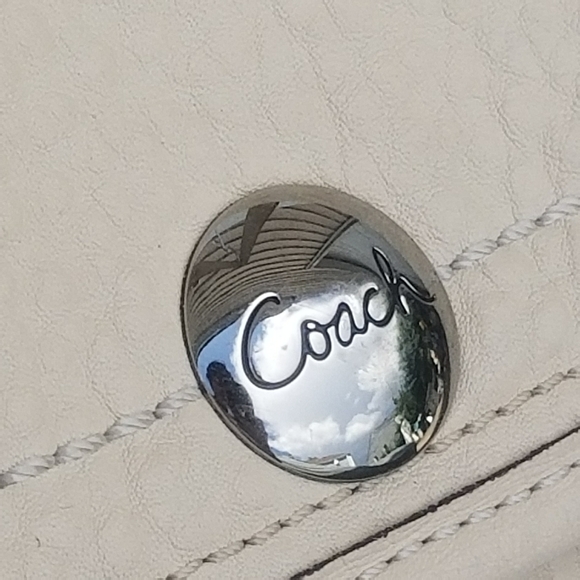No longer available- COACH HANDBAG CREAM COLOR - Picture 8 of 16